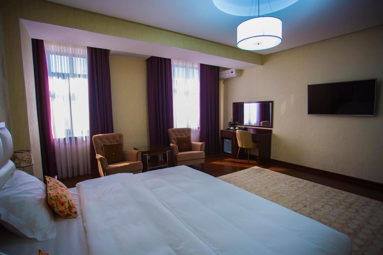Hotel Ayni ドゥシャンベ エクステリア 写真