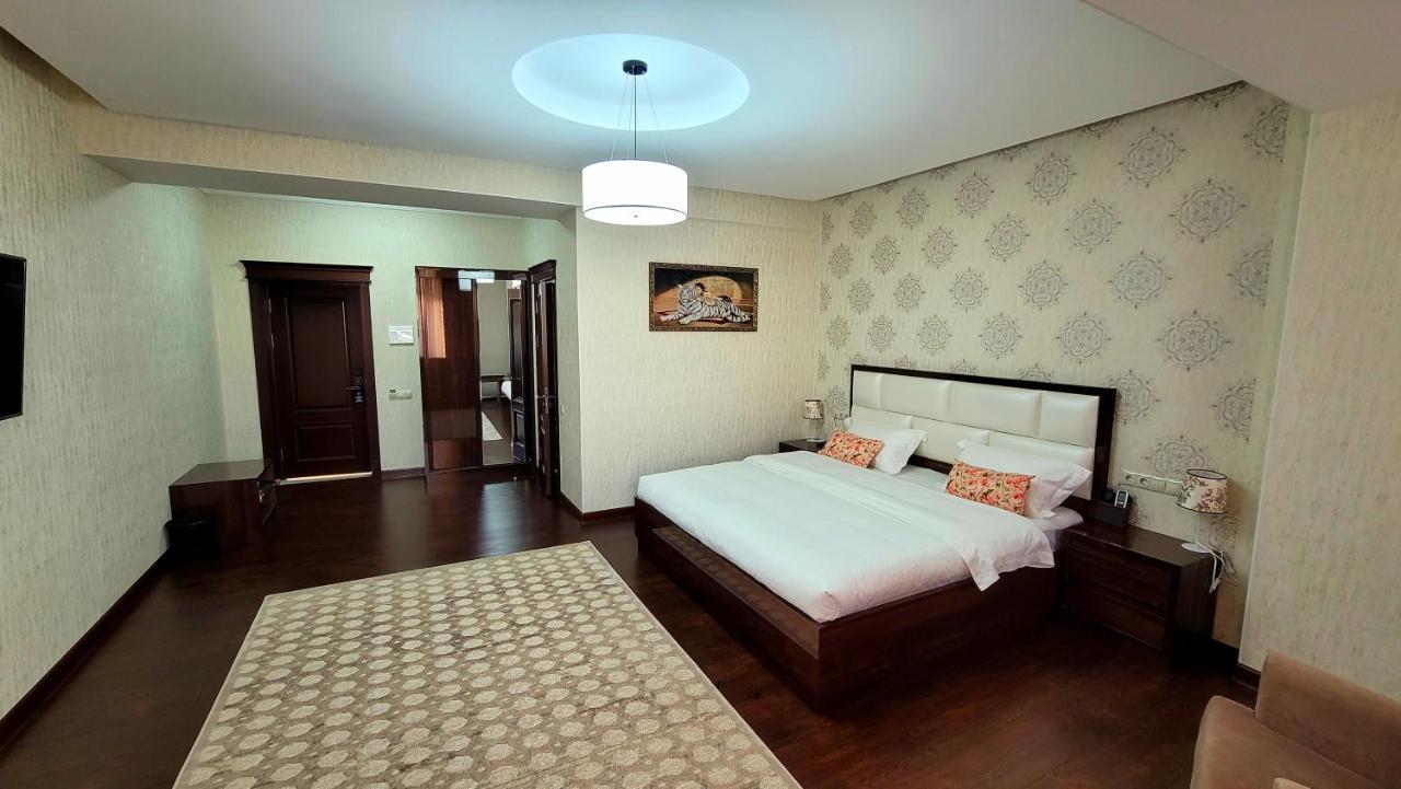 Hotel Ayni ドゥシャンベ エクステリア 写真