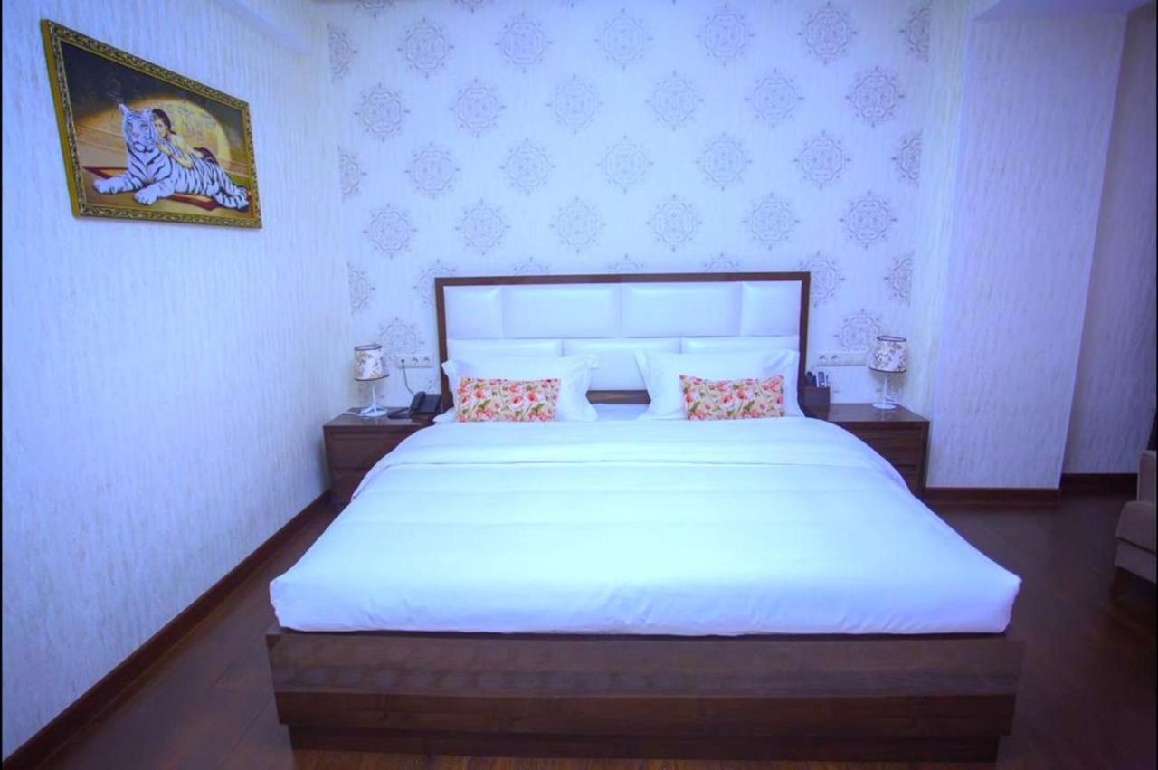 Hotel Ayni ドゥシャンベ エクステリア 写真