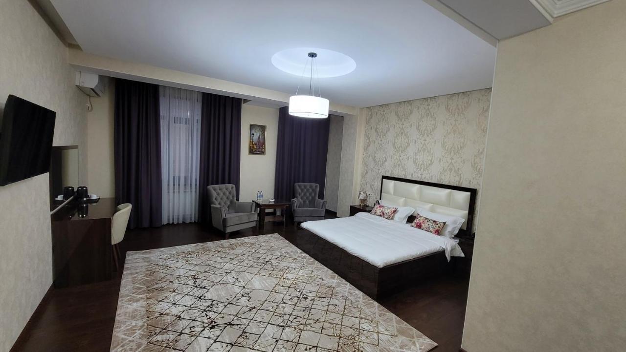 Hotel Ayni ドゥシャンベ エクステリア 写真