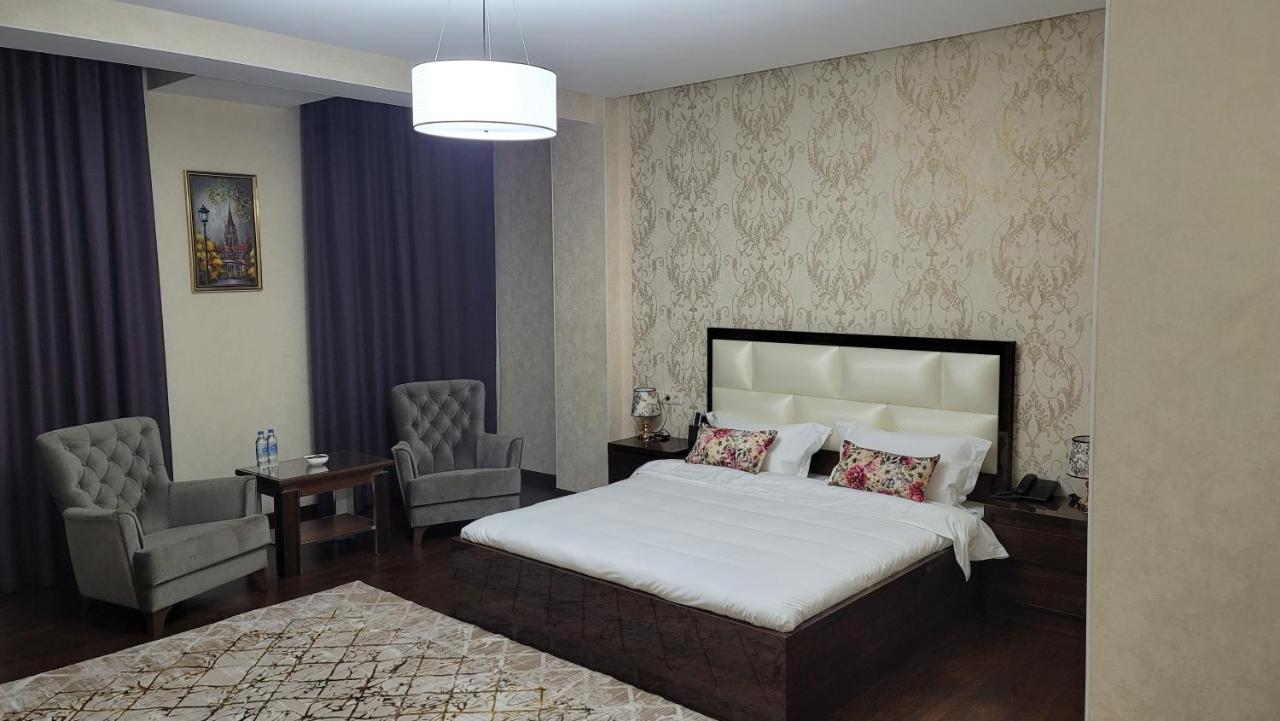 Hotel Ayni ドゥシャンベ エクステリア 写真