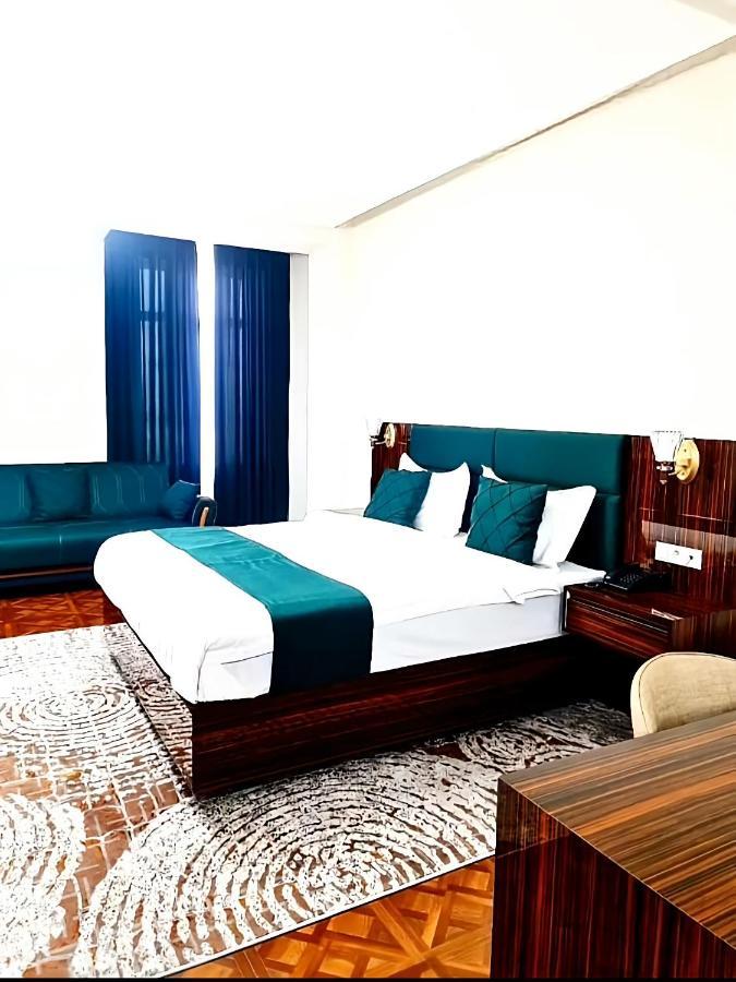 Hotel Ayni ドゥシャンベ エクステリア 写真